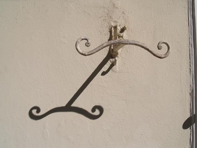 Detail alt vor Tür zur Praxisgemeinschaft am Stadtpark